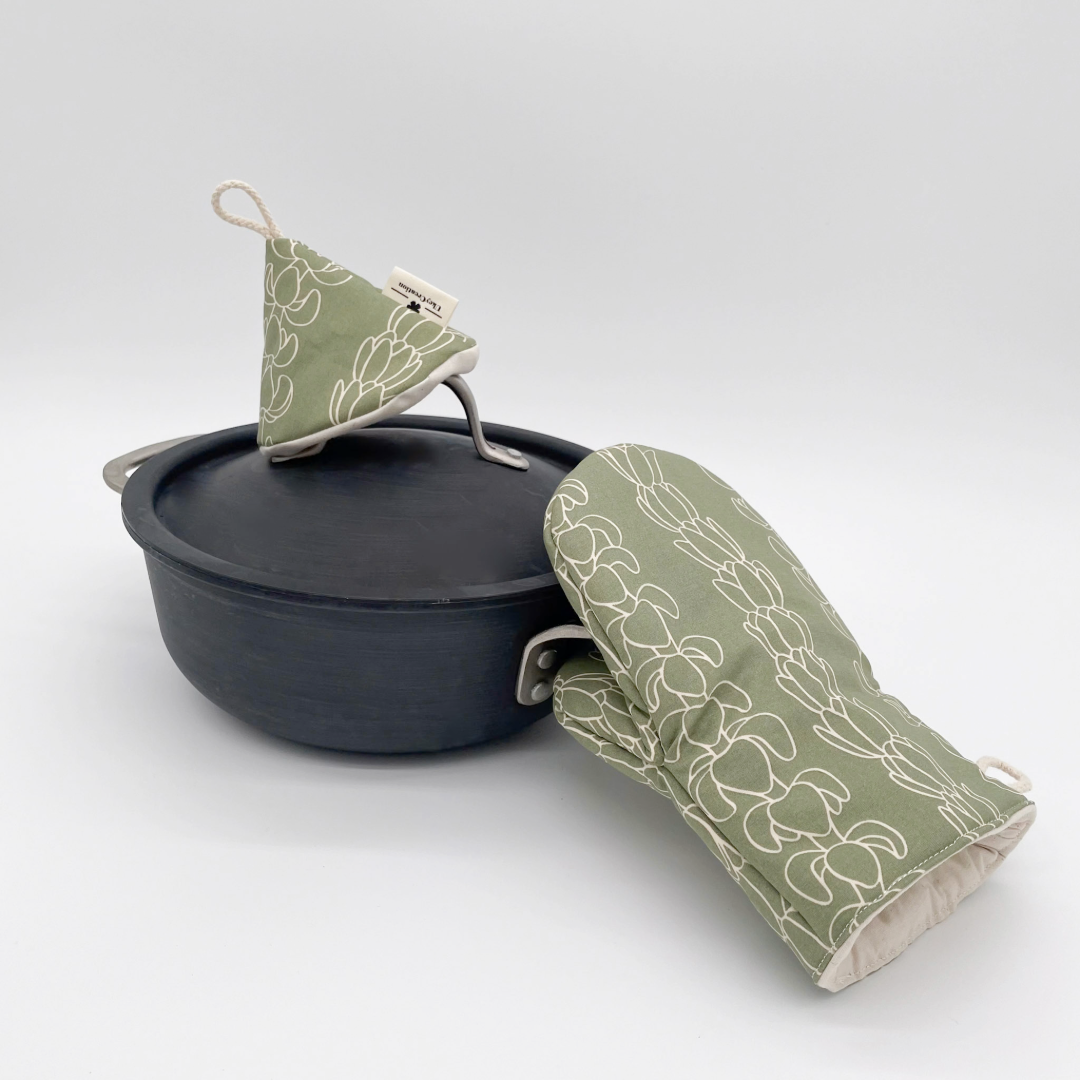 Oven Mitt in Hawaiian Fabric – One or Two Piece Set | Heat-Resistant | Artisan Kitchen Gift